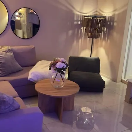 Cozy One Bedroom In Appartement *
